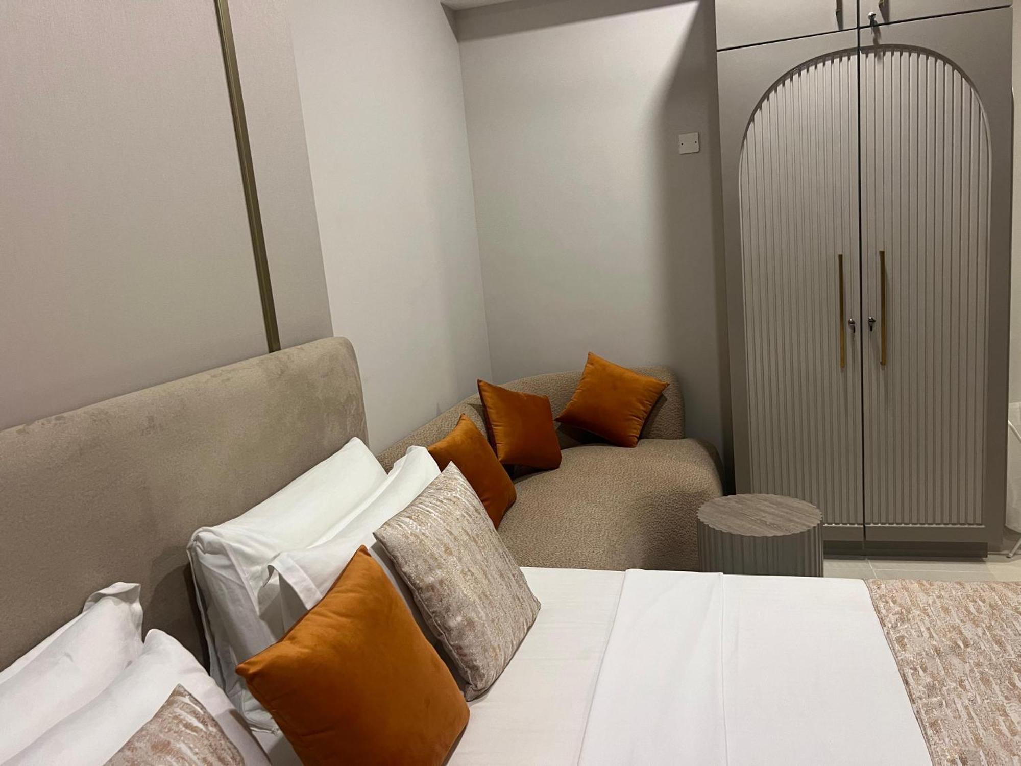 Colombo, Trizen Luxury Apartments, Sri Lanka *